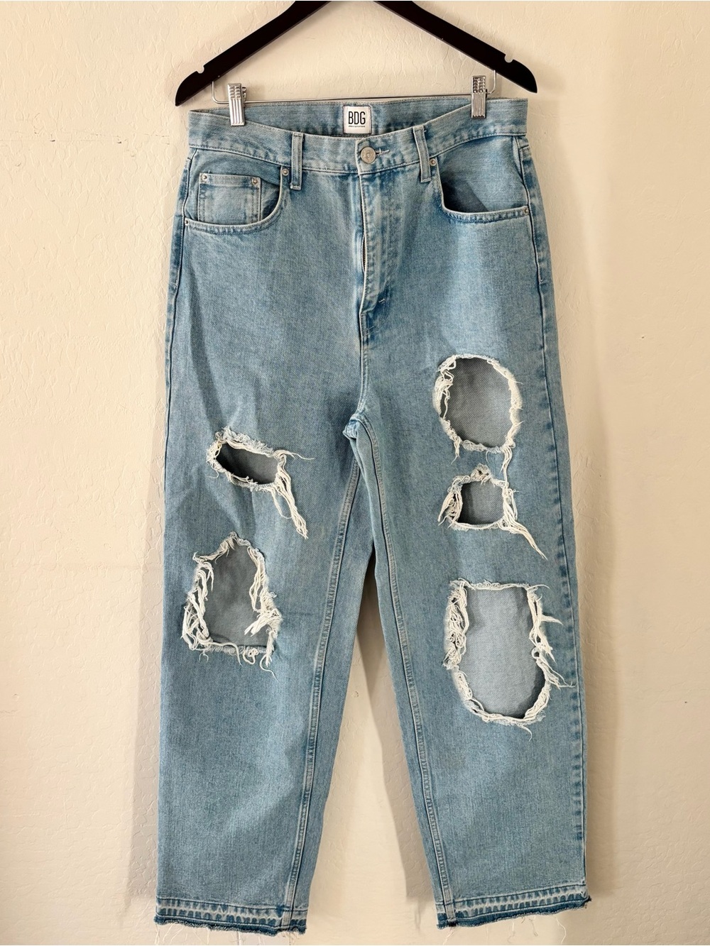 BDG Urban Outfitters Light Blue Distressed Boyfriend Jeans Size 31 Light‎ Wash